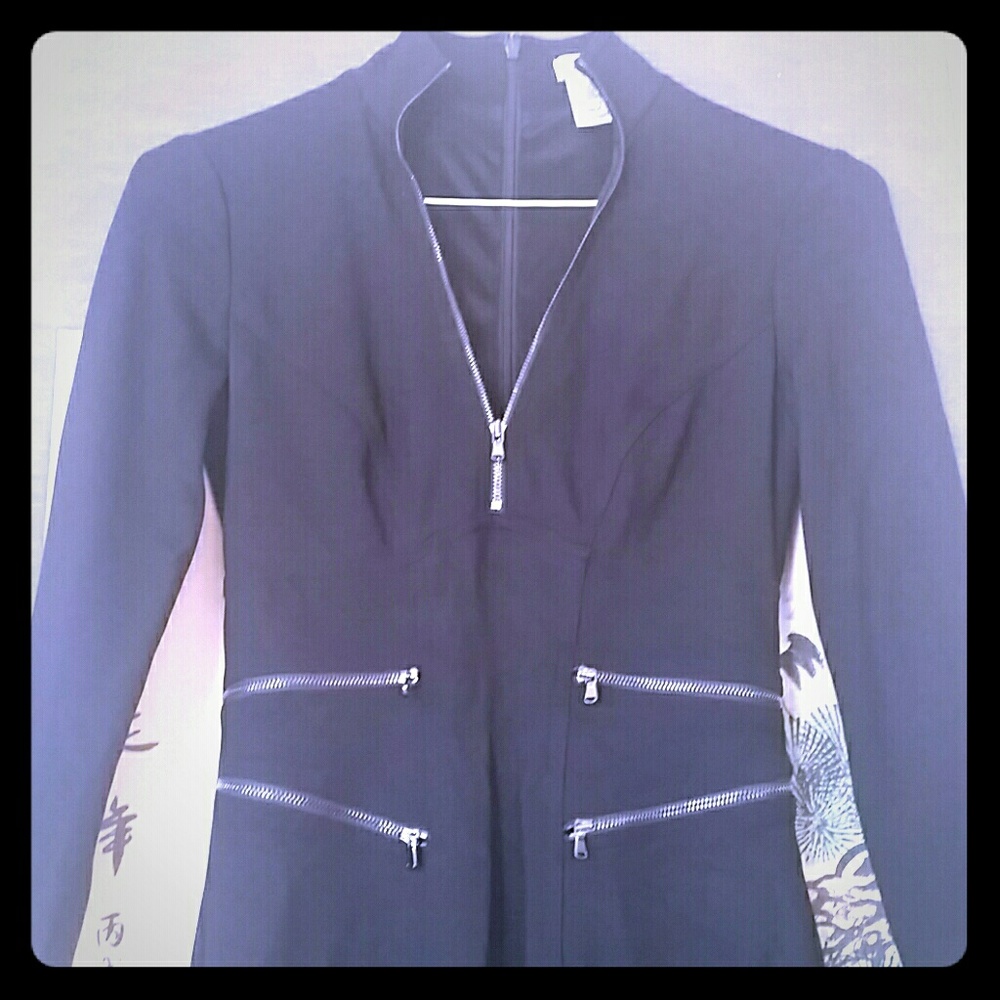 Cache body con dress with zippers.